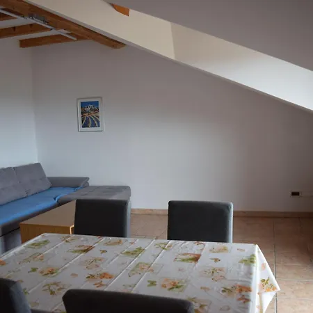 Apartment In Novigrad Mit Garten *