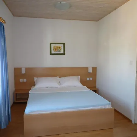 Apartment In Novigrad Mit Garten *