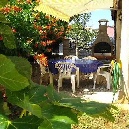 In Novigrad Mit Garten Apartment